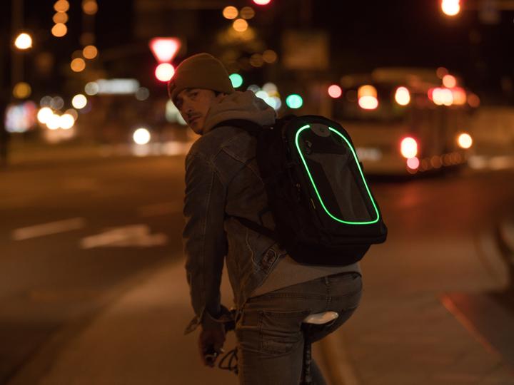 Image du produit Wheel Bee Backpack Rev. Black Revolution Black / Grey, 46x32x 20 cm, LED, piles 2xCR2032 incl.
