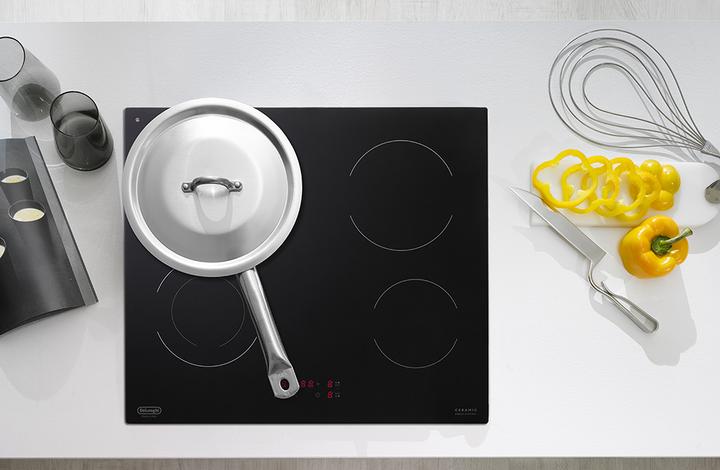 Image du produit De'Longhi De?Longhi PVC 61 N Black Plaque de cuisson encastrable 60 cm Céramique 4 brûleur(s)