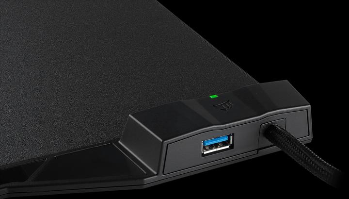 Produktbild Corsair MM1000 mit kabelloser Qi-Ladezone (L)