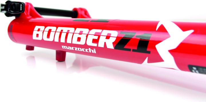 Immagine prodotto Marzocchi Forcella Bomber Z1 27,5" 180 Sweep-Adj 15QRx110 15 T rosso lucido 44 R (180 mm, Aria)