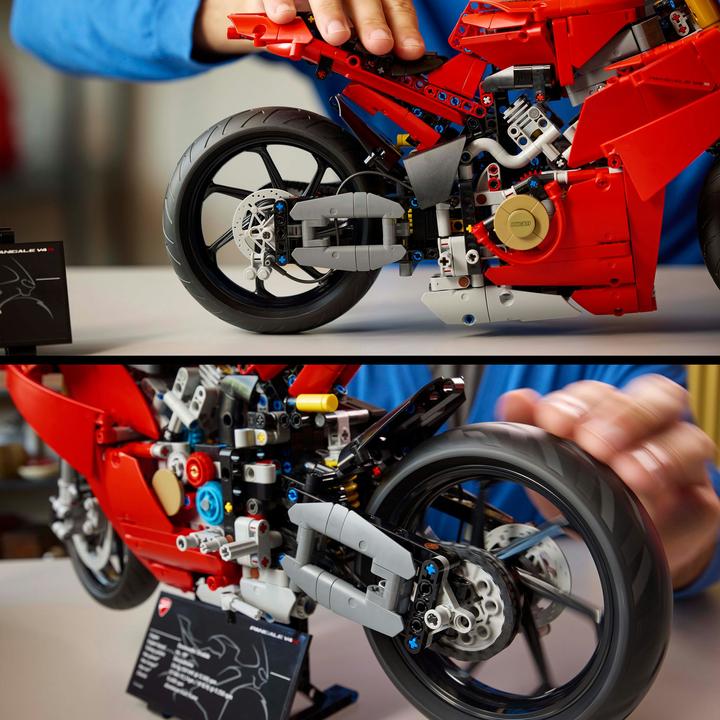Actual product image LEGO Ducati Panigale V4 S Motorrad (42202, LEGO Technic)