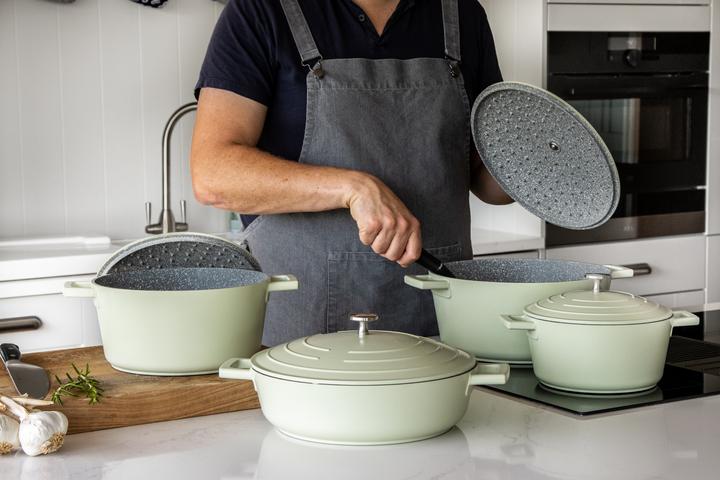 Actual product image Master Class Casserole Dish (Aluminium)