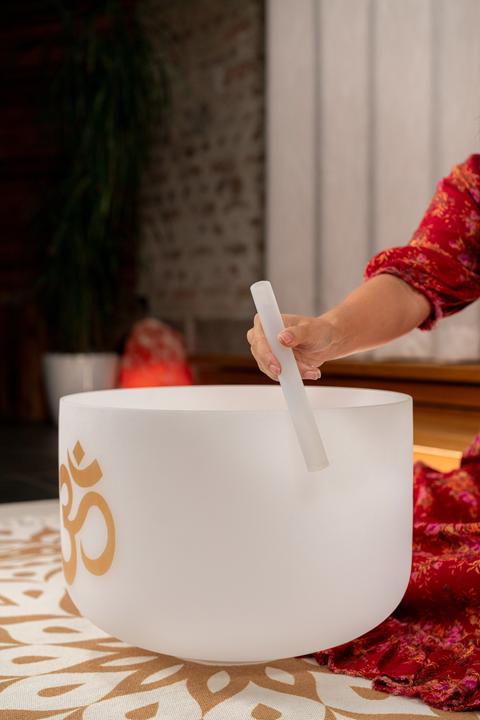 Actual product image Meinl Planetary Tuned Crystal Singing Bowl 16" - Om (Percussion)