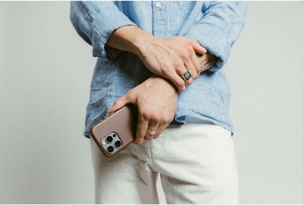 Actual product image Nomad Traditional Leather Case (Apple iPhone 16 Pro Max)