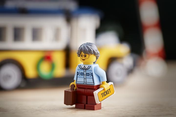 Actual product image LEGO Winter station (10259, LEGO Creator Expert)
