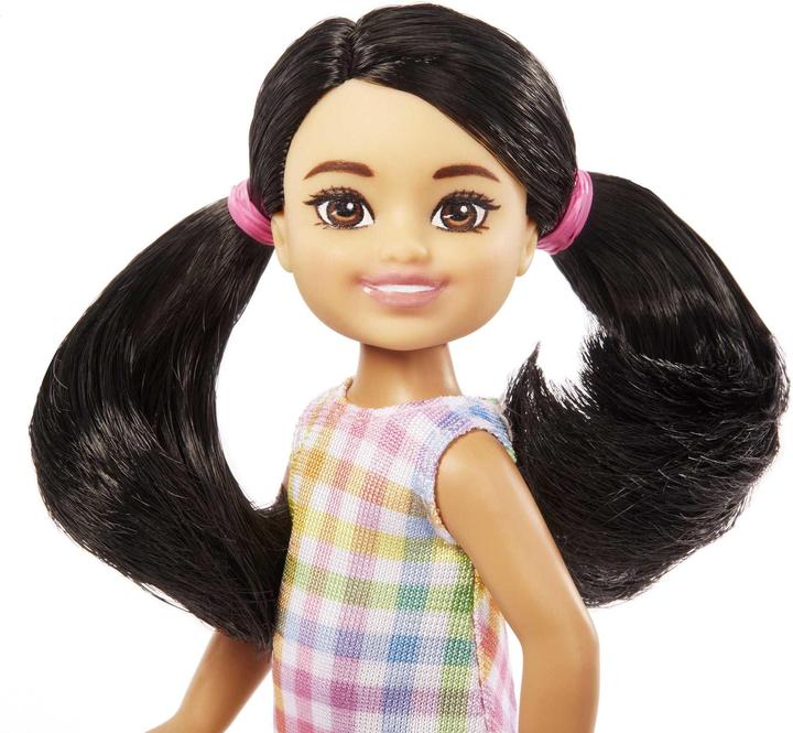 Immagine prodotto Barbie Bambola con abito a quadri e capelli neri