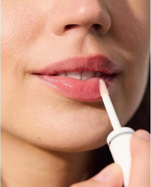 Actual product image Labello Lip Oil Clear Glow (Oil, 5.50 ml)