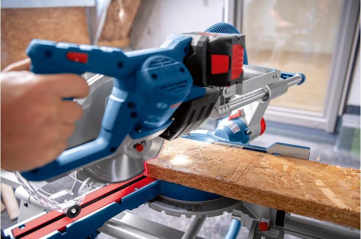 Produktbild Bosch Professional Akku-Kapp- und Gehrungssäge BITURBO GCM 18V-216 D