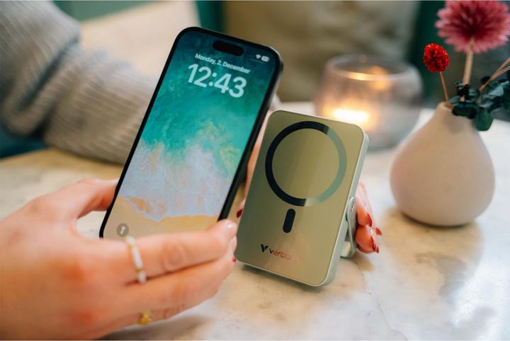 Actual product image Verbatim Power Bank mit Standfuss mag.wireless 10000mA grün 32259 (10000 mAh)
