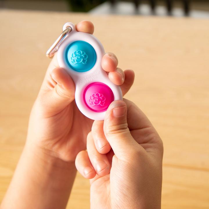 Image du produit Fat Brain Toys Pince simple Dimpl (porte-clés)