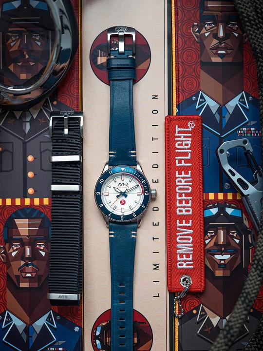 Produktbild AVI-8 AV-4103-03 Tuskegee Airmen Limited Edition Herrenuhr 40mm 5ATM (Fliegeruhr, 40 mm)