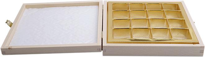 Produktbild miniSchoggi Pralinenschachtel aus Holz für 16 Pralinen