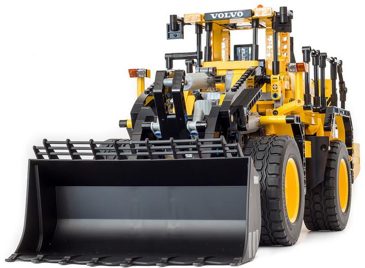 Image du produit LEGO Technic La chargeuse sur pneus télécommandée VOLVO L350F (42030, LEGO Technic, LEGO difficiles à trouver)