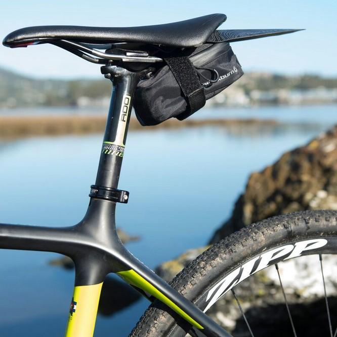 Produktbild Blackburn Grid Mtb Seat Bag Schwarz, Wasserdicht, Reflektierend (Gepäckträgertasche)