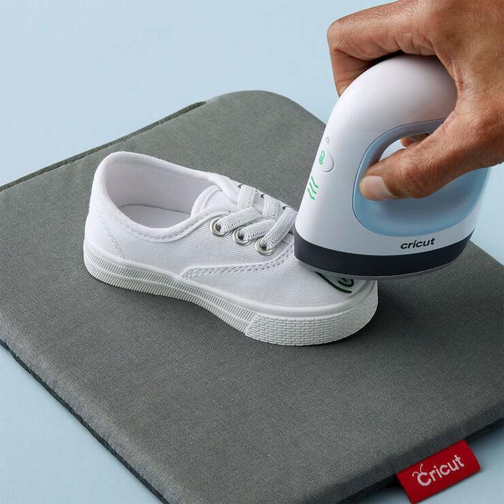 Actual product image Cricut EasyPress Mini heat press (blue)