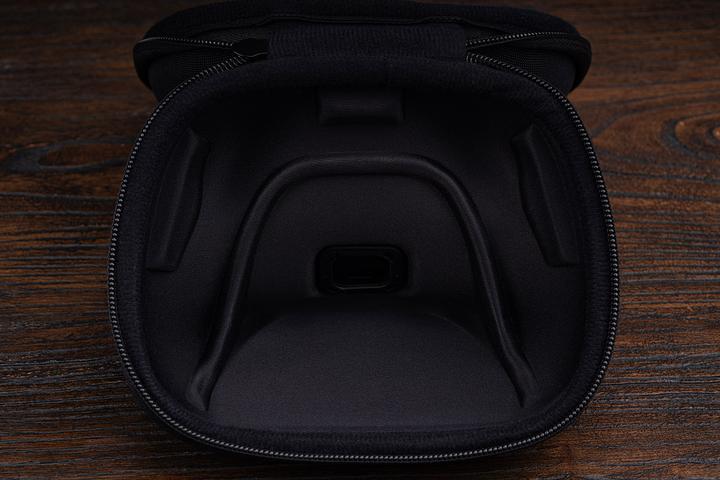 Actual product image 8bitdo Travel Case - Ultimate Controller (PS4, Switch, PS5, Xbox One S, Xbox One X)