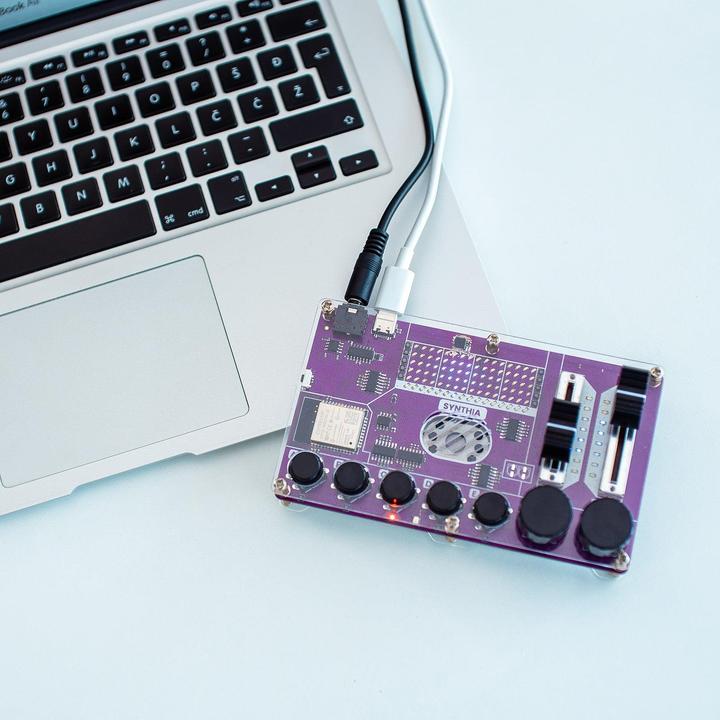 Image du produit CircuitMess Synthia - Synthétiseur - Kit électronique