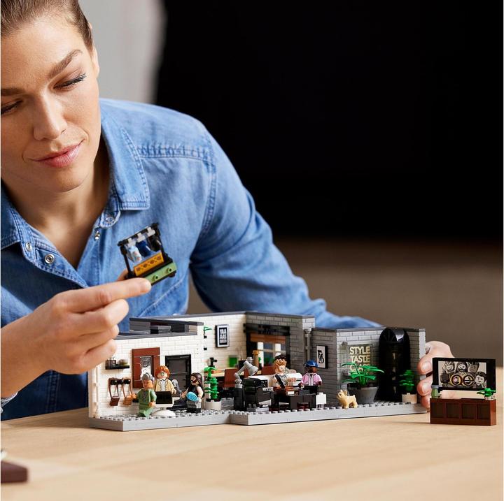 Immagine prodotto LEGO Qeer Eye- Il loft dei Fab 5 (10291, LEGO Creator Expert, Set LEGO rari)