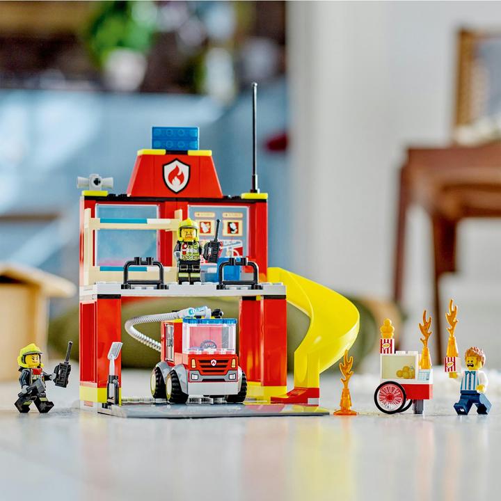 Actual product image LEGO Fire station and fire truck (60375, LEGO City)