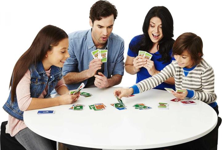 Actual product image Curve Toys Skip-Bo (Multilingual)