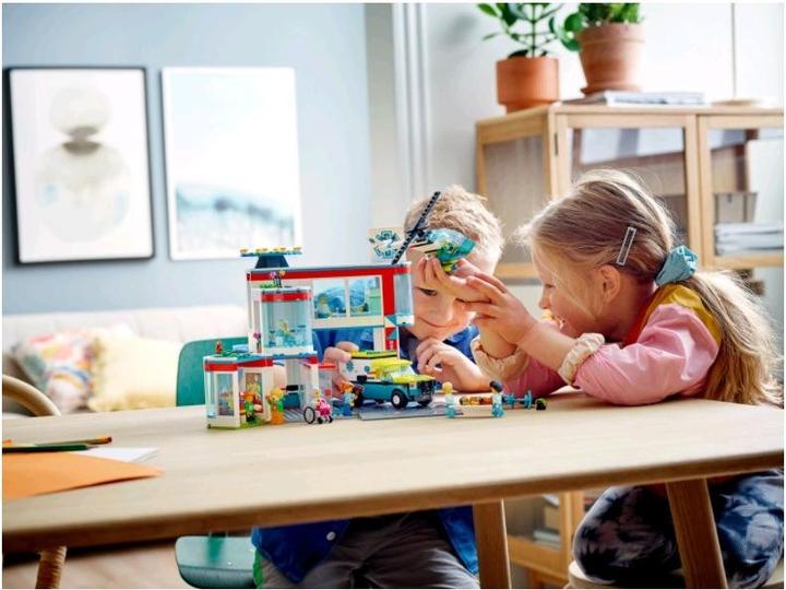 Produktbild LEGO Krankenhaus (60330, LEGO City)