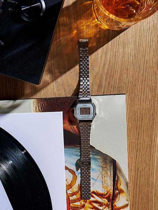 Actual product image Casio Retro Vintage - LA680WEA-7EF (Digital watch, 28 mm)