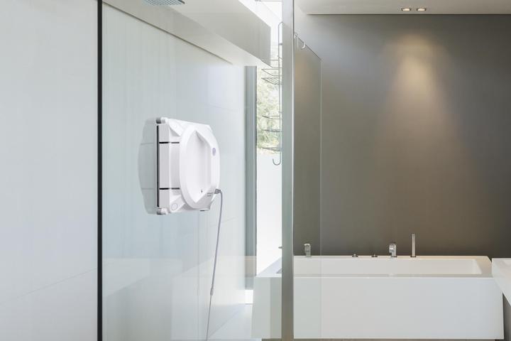 Actual product image Ecovacs Winbot X