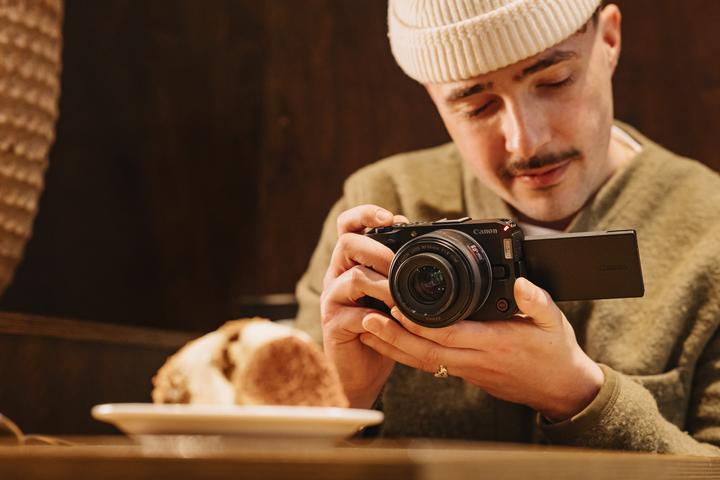 Image du produit Canon Boîtier EOS R50V (25.50 Mpx, APS-C / DX)