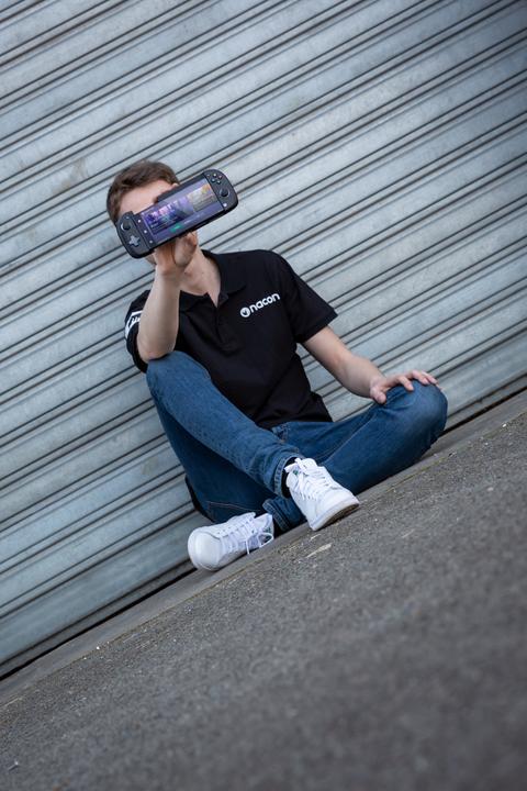 Actual product image Nacon Gaming Holder MG-X (Android)