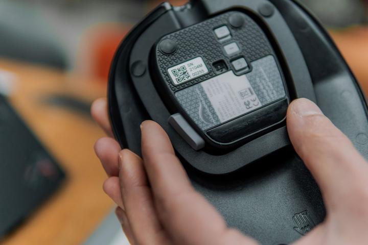 Produktbild Bakker Elkhuizen BakkerElkhuizen Maus HandshoeMouse Shift Large Bluetooth retail (Kabellos)