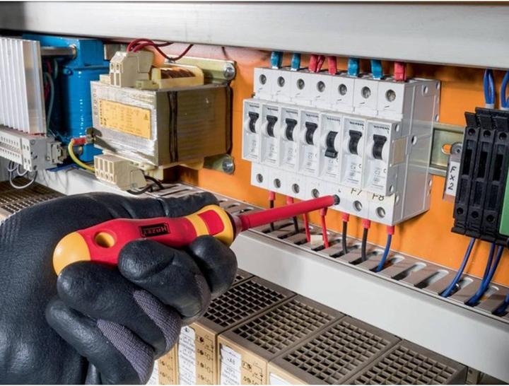 Produktbild HAZET Schraubendreher Satz ∙ schutzisoliert 804VDE/14 ∙ Pozidriv Profil PZ, Kreuzschlitz Profil PH,… (Schlitzschrauben, Torx (TX), Pozidriv-Kreuzschlitz (PZ), Phillipps-Kreuzschlitz (PH))