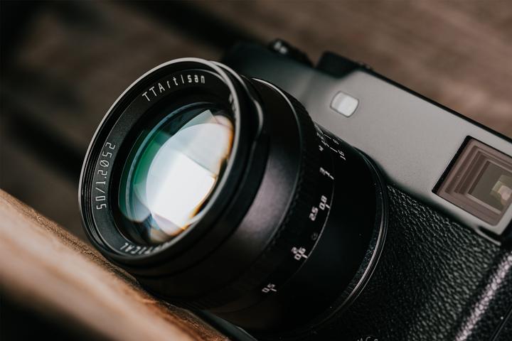 Immagine prodotto TTArtisan 50mm f1.2 per attacco M43 (APS-C) (Micro Four Thirds, Micro Four Thirds)
