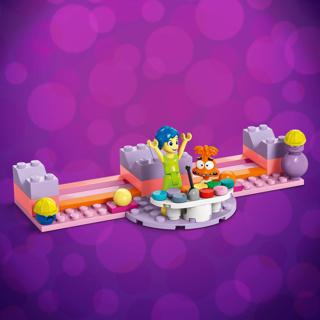 Actual product image LEGO Everything is upside down 2 mood cubes (43248, LEGO Disney)