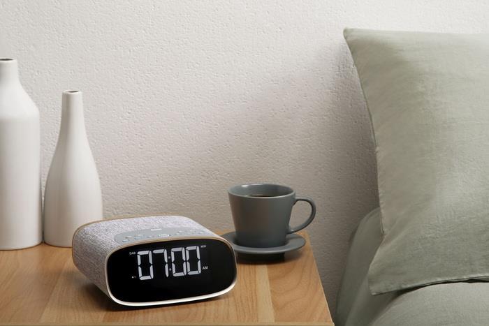 Actual product image View Quest Lark DAB+ / BT clock radio