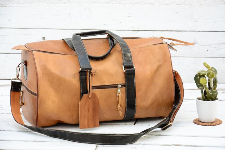 Actual product image Only-Bags.Store Duffel bag in light brown leather with black strap, vintage-look weekend bag