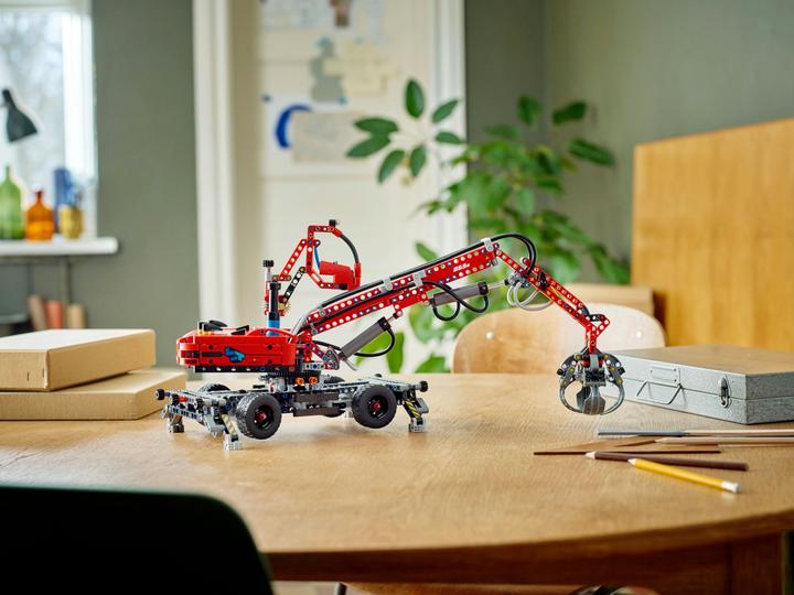 Image du produit LEGO La grue de manutention (42144, LEGO Technic)