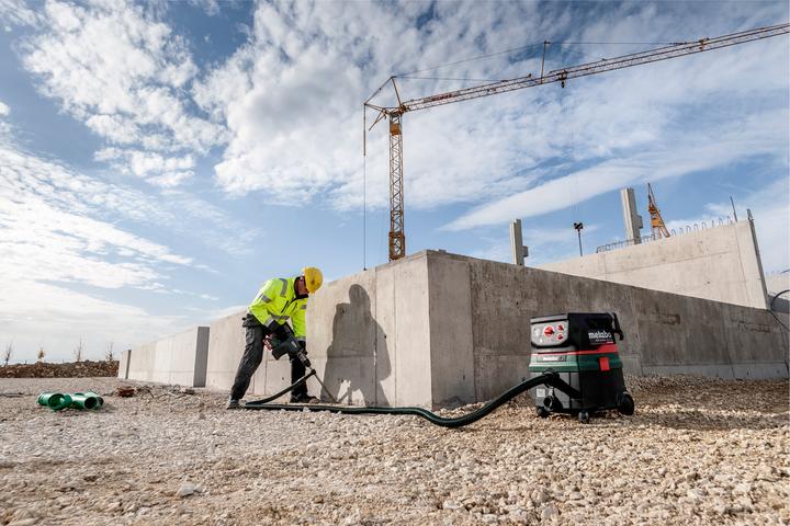Actual product image Metabo 18V SDS Max cordless hammer drill KHA 18 LTX BL 40 (Rechargeable battery operated)