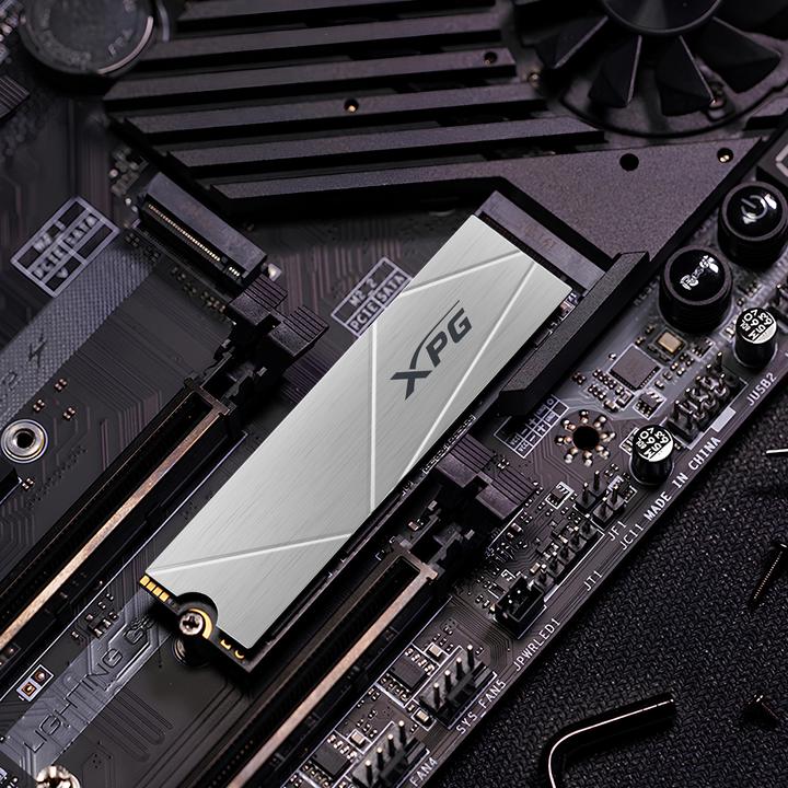 Produktbild Adata XPG GAMMIX S60 BLADE 2 TB (PCIe 4.0 x4, NVMe, M.2 2280) (2000 GB, M.2 2280)
