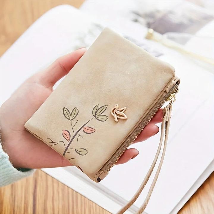 Actual product image Only-Bags.Store Stilvolle kurze Brieftasche mit Handschlaufe - Kartenhalter mit Blumenmuster in Beige, kompakte