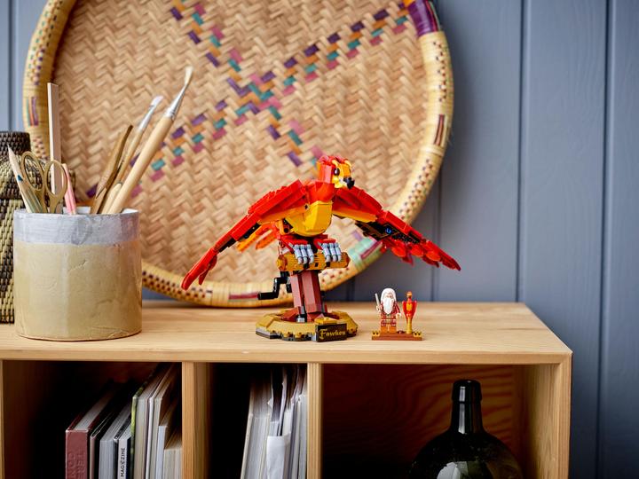 Actual product image LEGO Fawkes, Dumbledore's Phoenix (76394, LEGO Harry Potter, LEGO Rare Sets)
