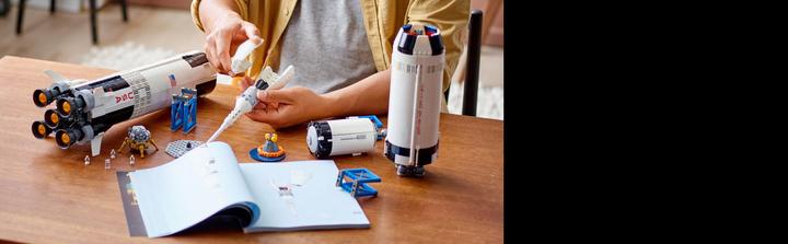 Immagine prodotto LEGO Saturno V Apollo della NASA (92176, LEGO Ideas, Set LEGO rari)