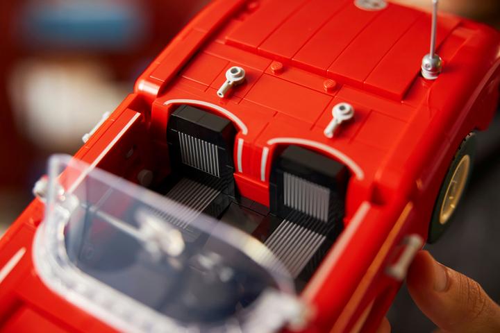 Actual product image LEGO Icons Corvette (10321, LEGO Icons)