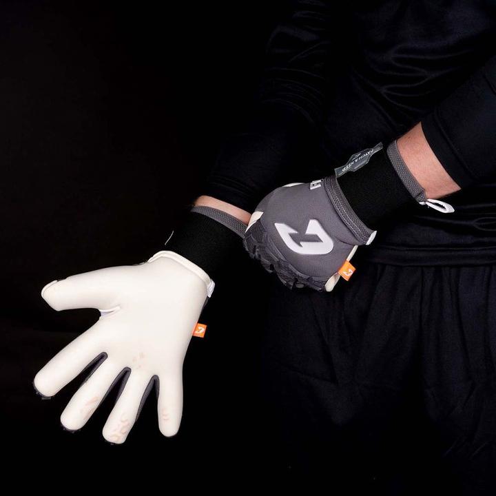Image du produit Catch & Keep Gants de football Fly Grey Soul Gr. 8 Gris Gardien de but Gants de gardien de but (8)