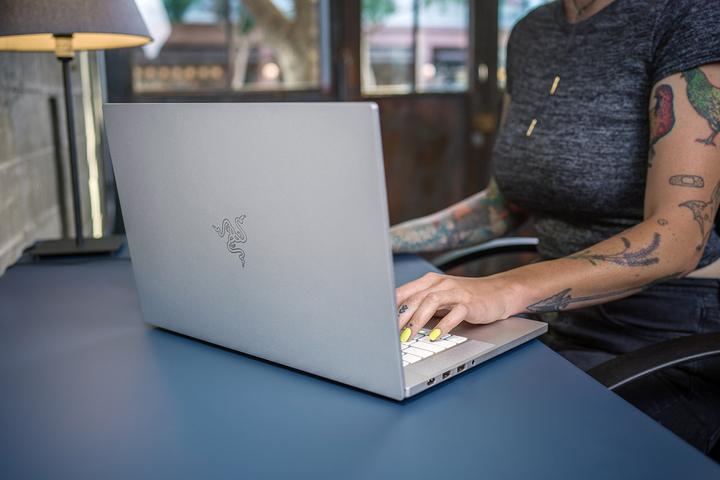 Produktbild Razer Blade 15 (15.60", Intel Core i7-8750H, 16 GB, 512 GB, US)