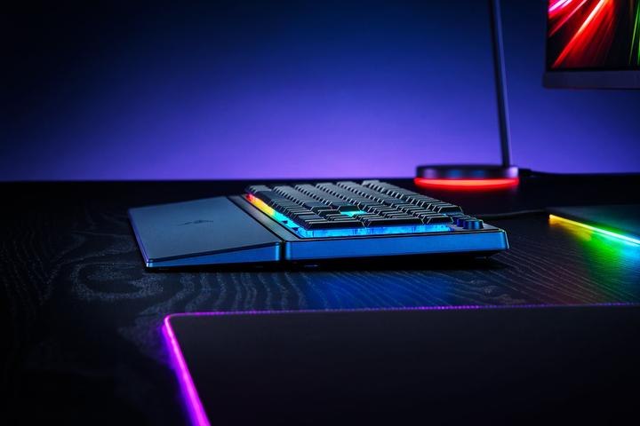 Actual product image Razer Ornata V3 (DE, Cable)