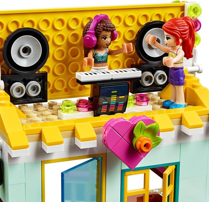 Actual product image LEGO Beach house with pedal boat (41428, LEGO Friends)