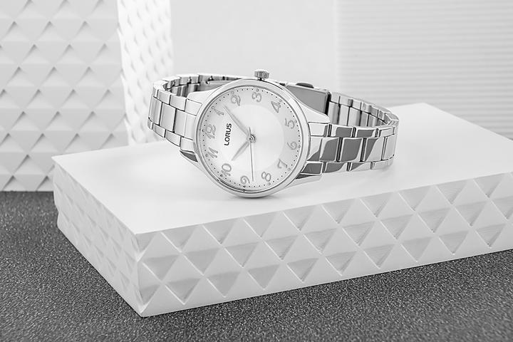 Actual product image Lorus RG267VX9 (Analogue wristwatch, 32 mm)