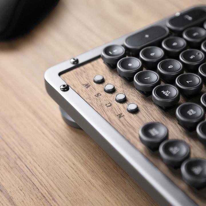 Actual product image Azio Retro Classic (CH, Cable, Wireless)