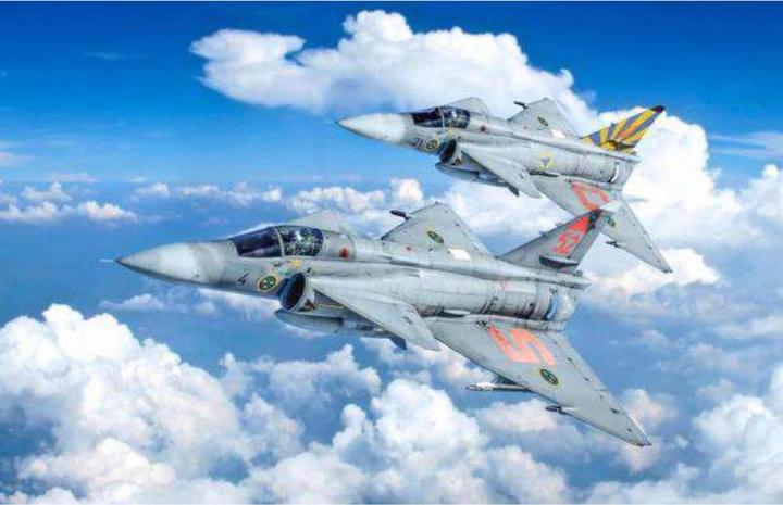 Produktbild Italeri SAAB JA 37 Jaktviggen