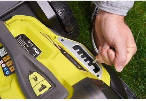 Image du produit Ryobi Tondeuse à gazon hybride (Fonctionnement sur batterie)
